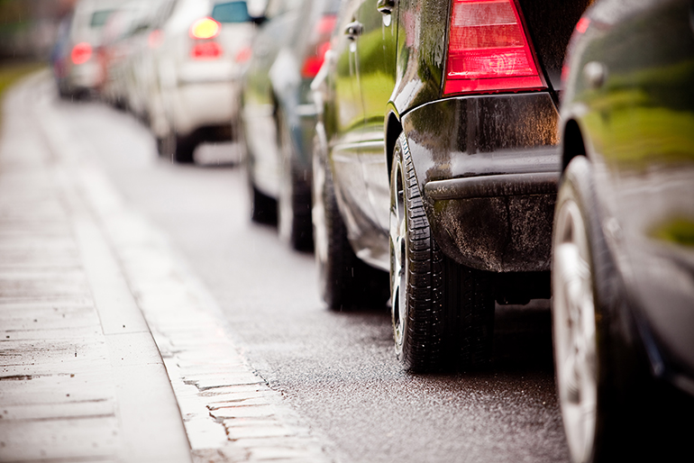 emilcar_gentilezza alla guida_fila di macchine