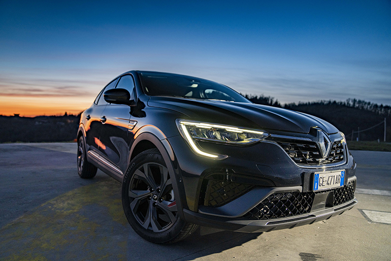emilcar_Renault ARKANA_frontale laterale